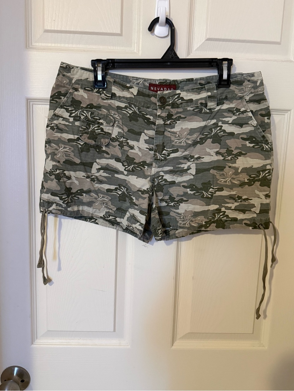 NEVADA camo green woman’s shorts with side ties